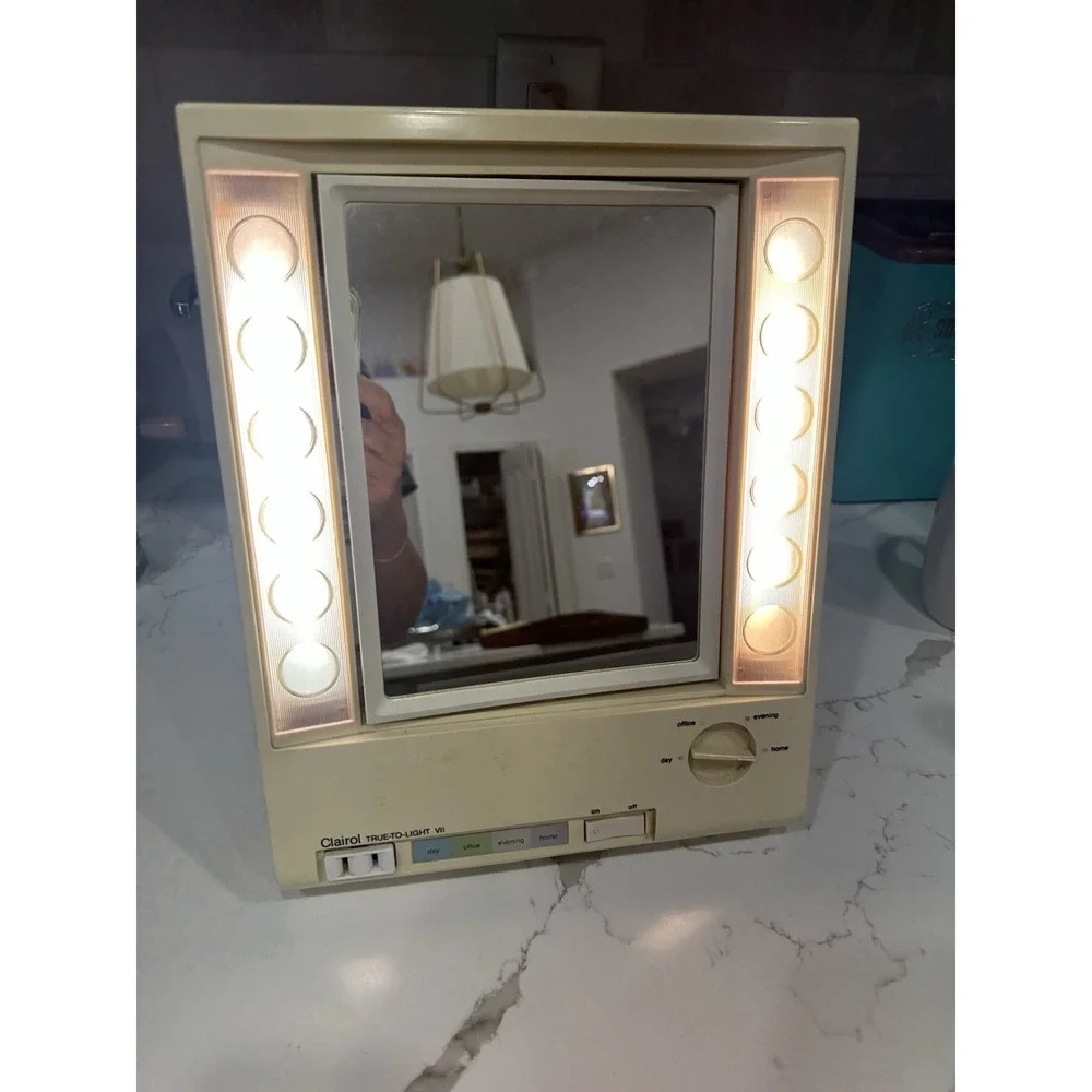 Vintage Clairol True to Light VII Makeup Mirror Lights 10x Magnification Works
